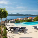 Villa Grc