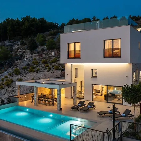 Villa Grc