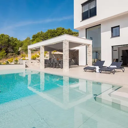 Villa Grc