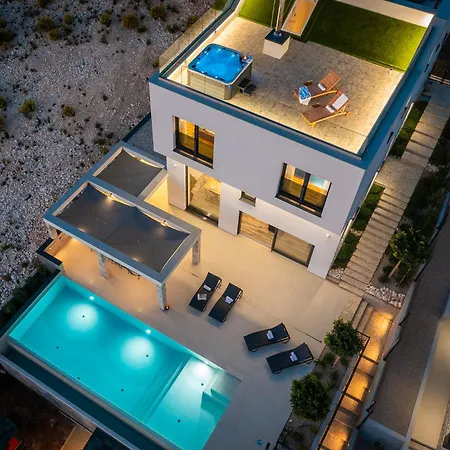 Villa Grc
